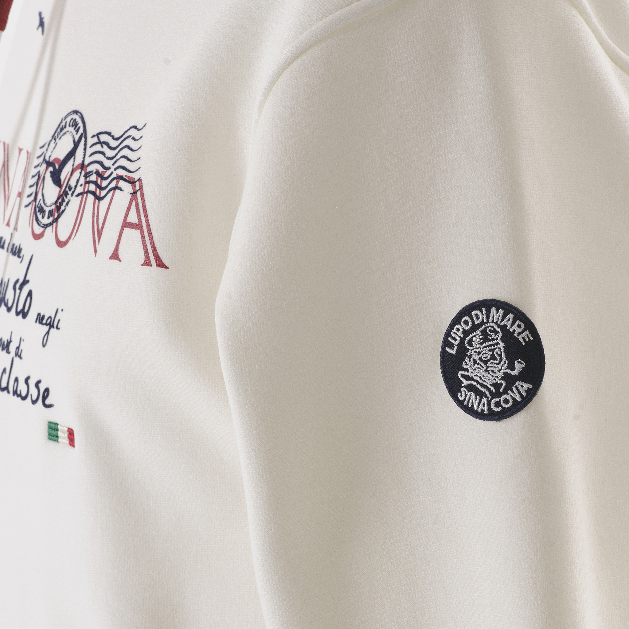 【公式】シナコバ (SINA COVA) ハイネックプルオーバー 23210080 オフホワイトの肩部分