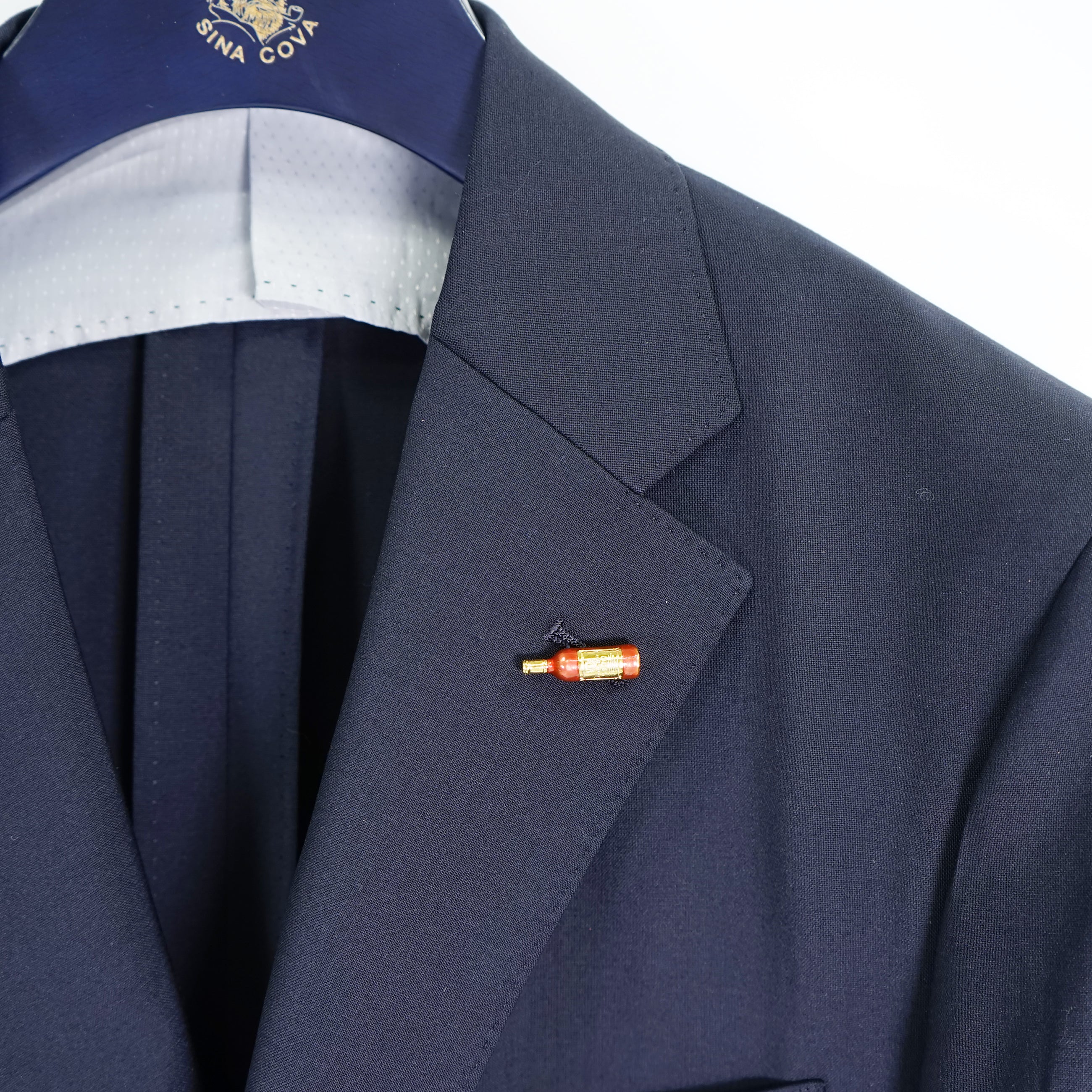 Red Wine Lapel Pin 57002540