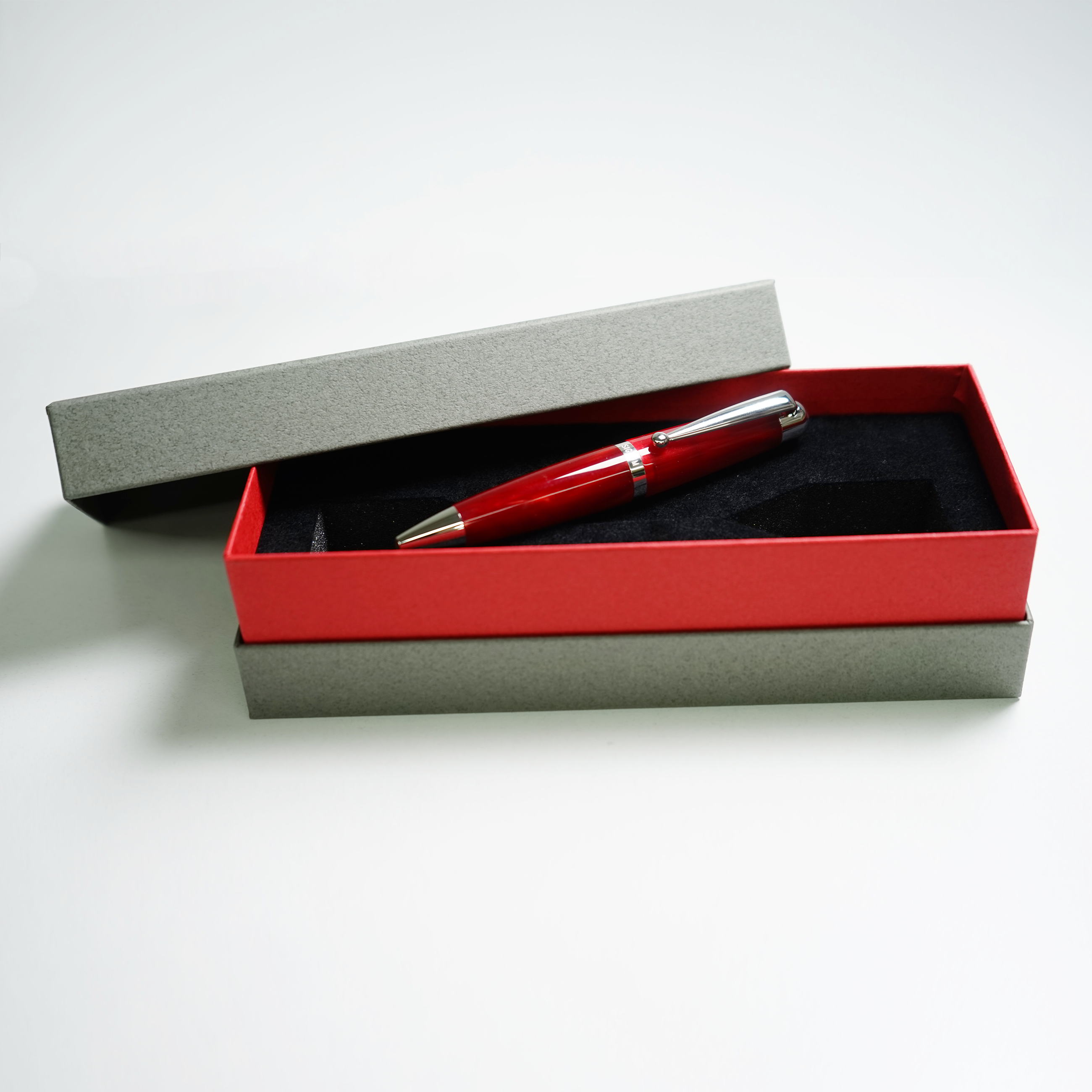 【SIGNUM スモール・ソラーレ】ボールペン(レッド) 57001060